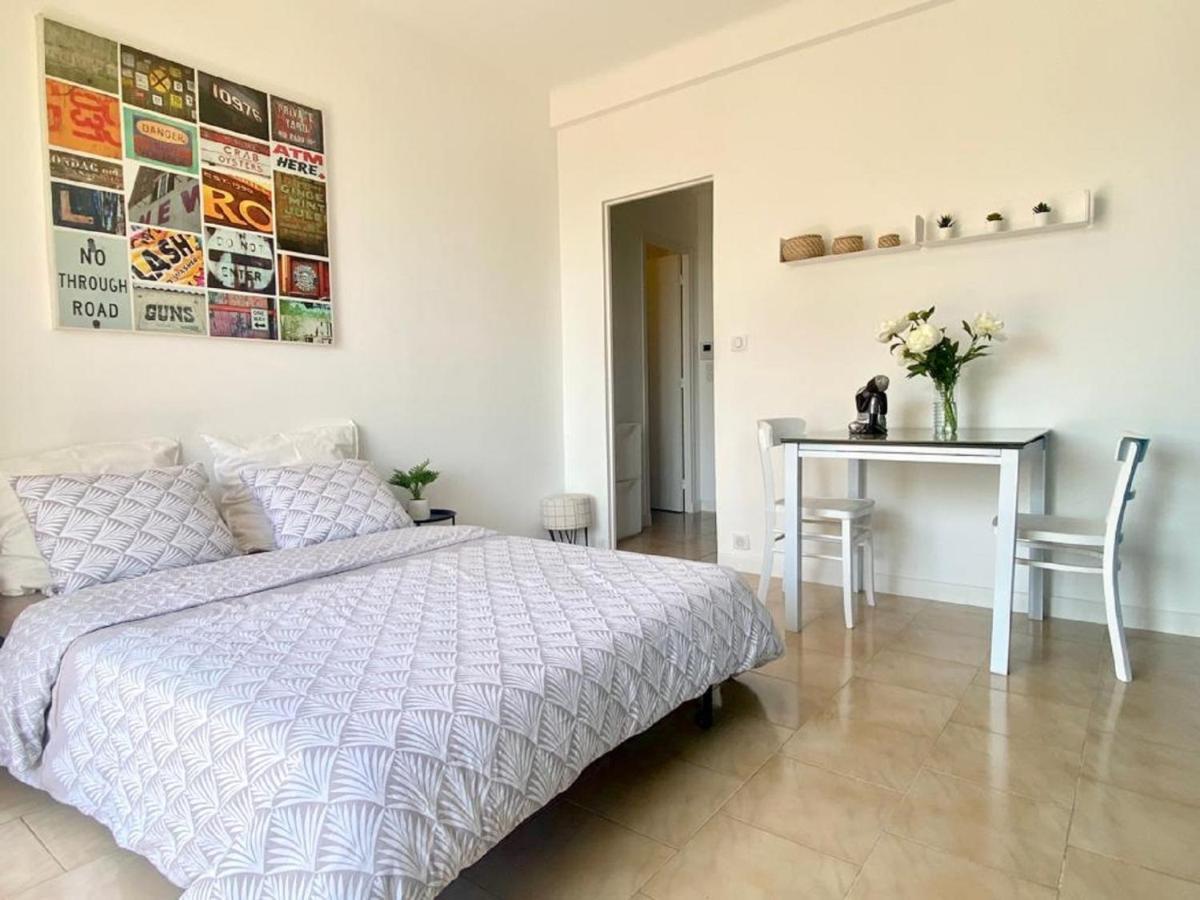 A 100 M De La Avec Clim Et Balcon Appartement Nice